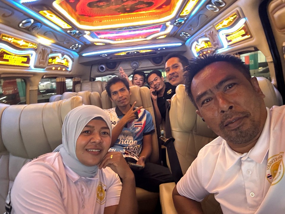 ภายในรถตู้ของเราครับ