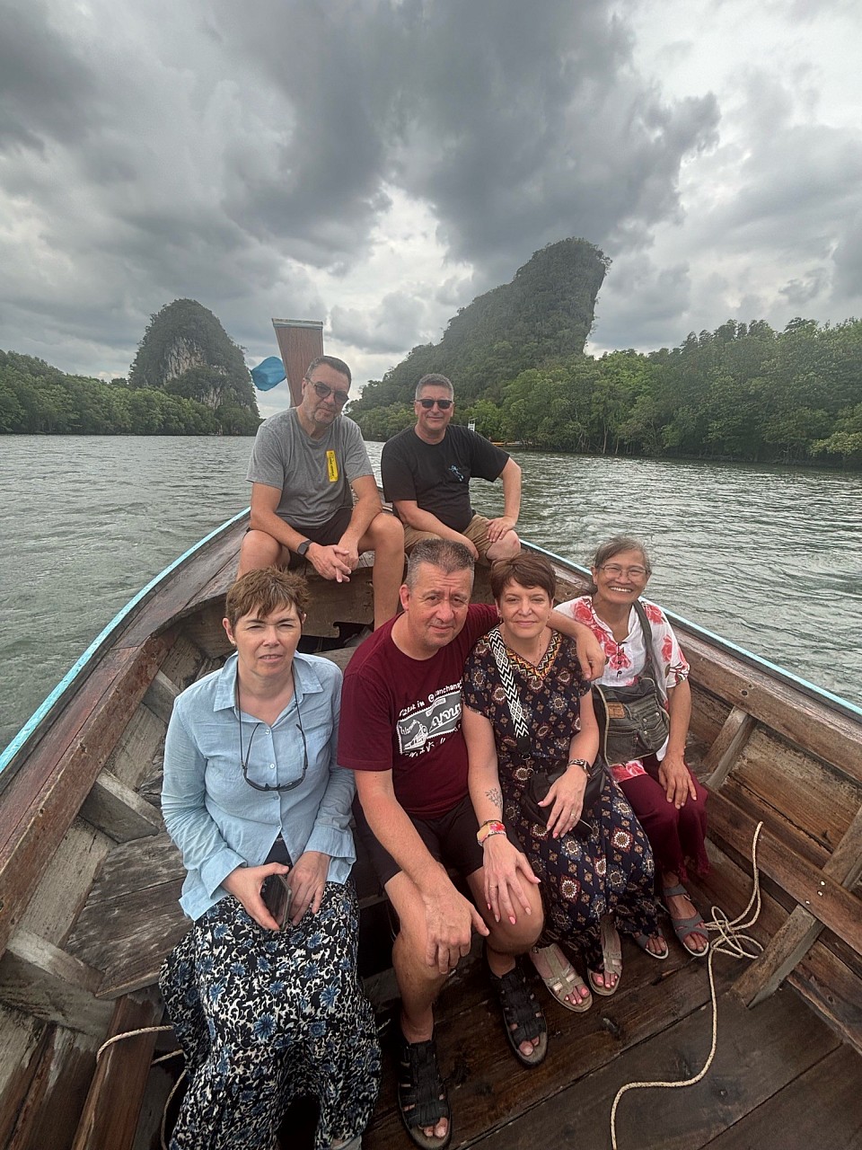 นั่งเรือเดินชมเขาขนาบน้ำเมืองกระบี่