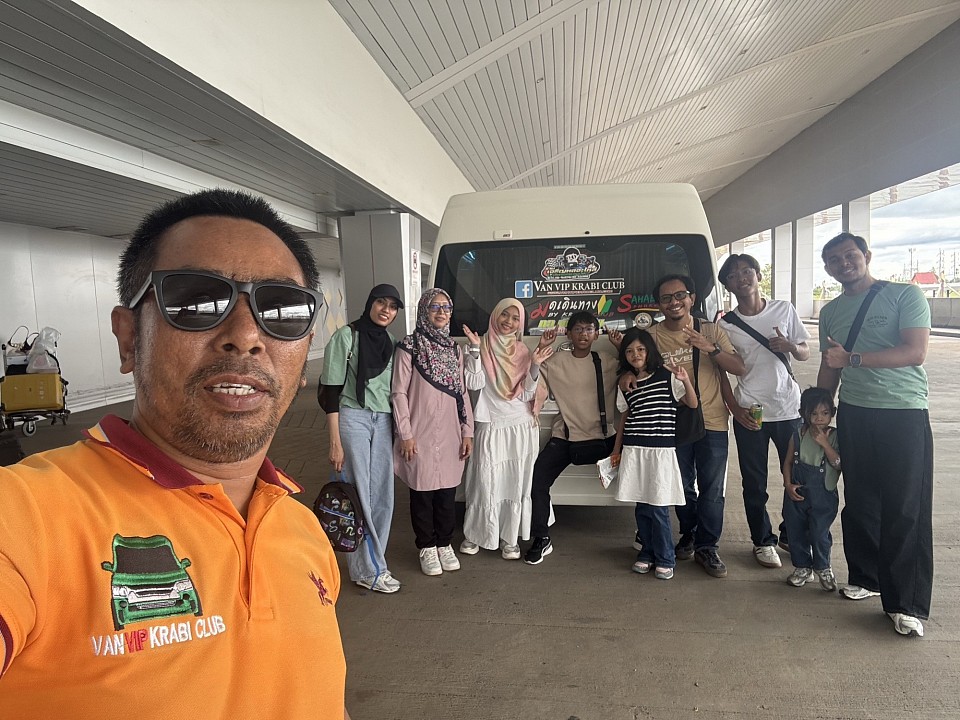 ภายในรถตู้ของเราครับ