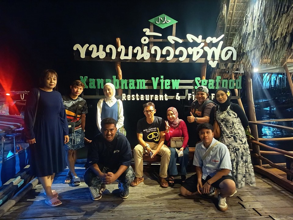 ร้านอาหารขนาบน้ำวิวซีฟู้ดกระบี่